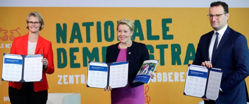 Die Bundesministerinnen Karliczek, Giffey und Spahn präsentieren die neue Demenzstrategie in Berlin vor Journalisten