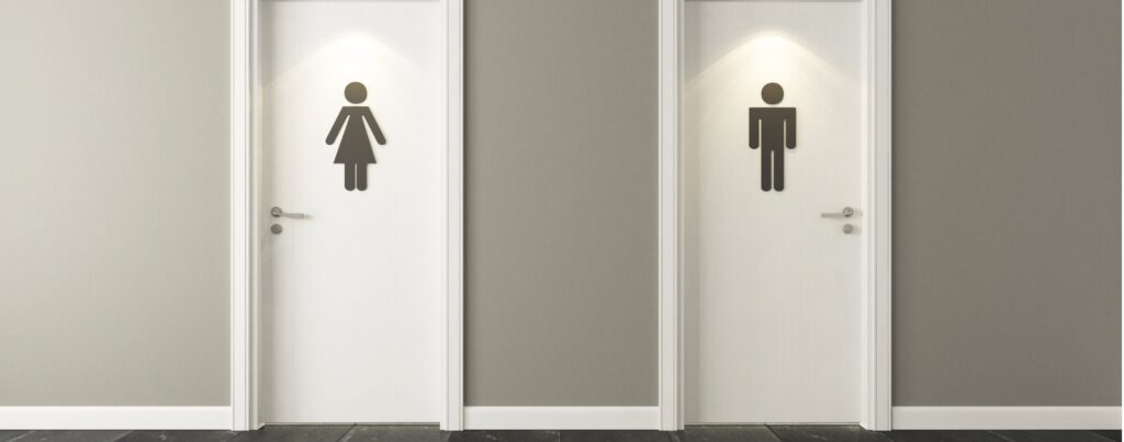 Nebeneinanderliegende Damen- und Herrentoiletten